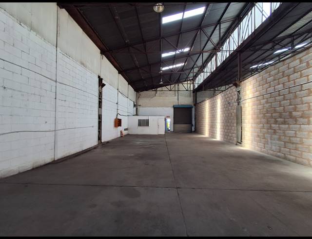 390M² WAREHOUSE TO LET IN HERIOTDALE